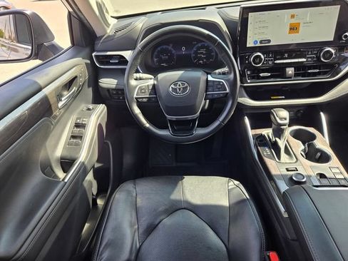 Used 2023 Toyota Highlander Platinum AWD/4WD image 10