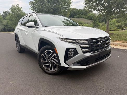 Certified 2025 Hyundai Tucson Limited AWD/4WD image 1