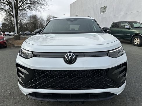 New 2026 Volkswagen Tiguan SE R-Line image 8
