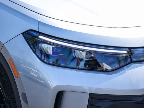 New 2025 Volkswagen Tiguan SE image 21