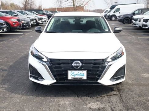 Used 2025 Nissan Altima 2.5 SV FWD image 3