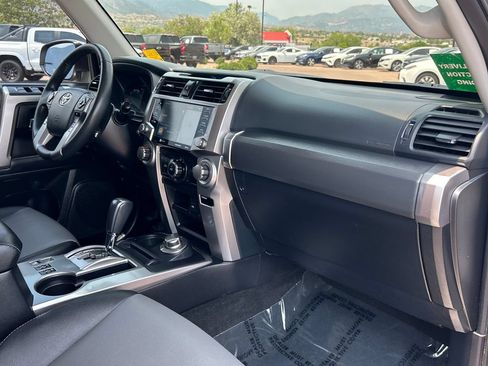 Used 2020 Toyota 4Runner SR5 Premium w/ Moonroof Package AWD/4WD image 8
