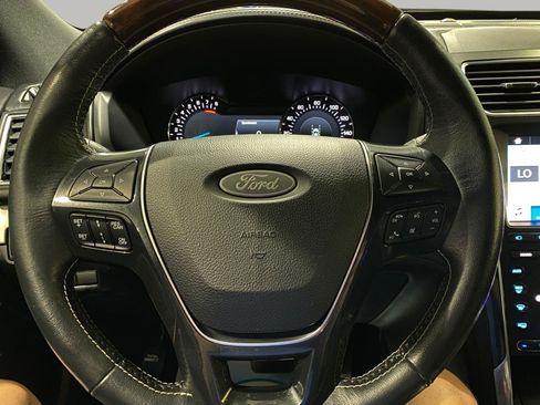 Used 2019 Ford Explorer Platinum AWD/4WD image 12