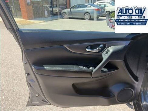 Used 2015 Nissan Rogue SV w/ SV Premium Package FWD image 7