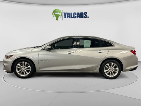 Used 2018 Chevrolet Malibu LT FWD image 2