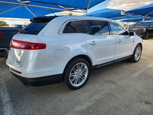 Used 2018 Lincoln MKT AWD w/ Technology Package image 4