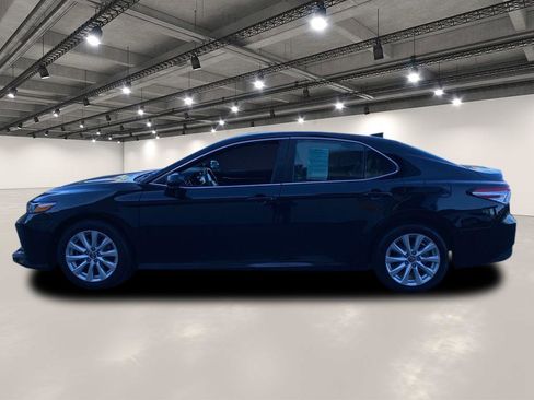 Used 2019 Toyota Camry LE image 4