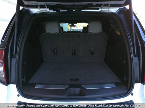 Used 2021 Chevrolet Suburban Z71 w/ Z71 Off-Road Package image 9