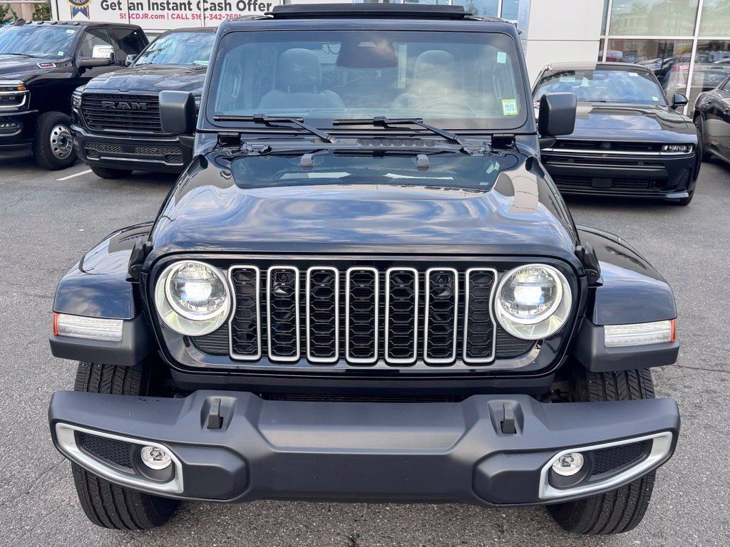 Used 2026 Jeep Wrangler Unlimited Sahara AWD/4WD image 2