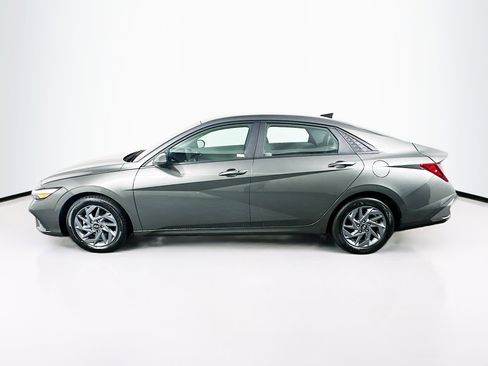 Used 2024 Hyundai Elantra SEL FWD image 4
