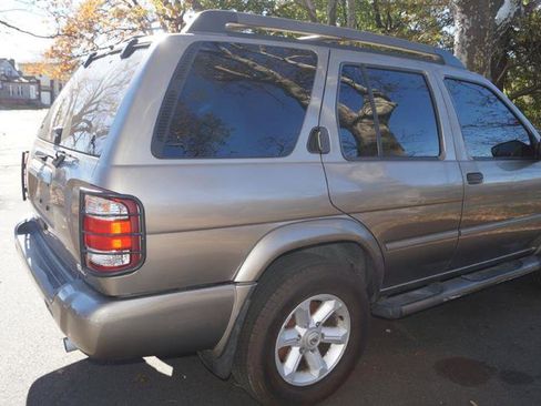 Used 2003 Nissan Pathfinder SE image 10