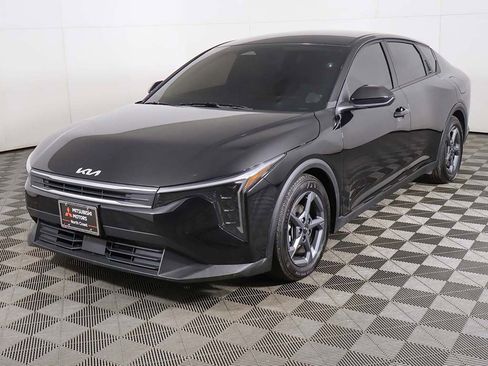 Used 2025 Kia K4 LXS image 6