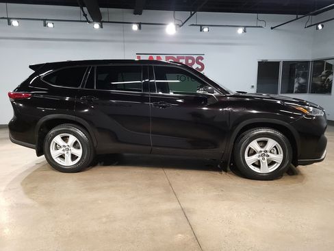 Used 2021 Toyota Highlander L FWD image 8