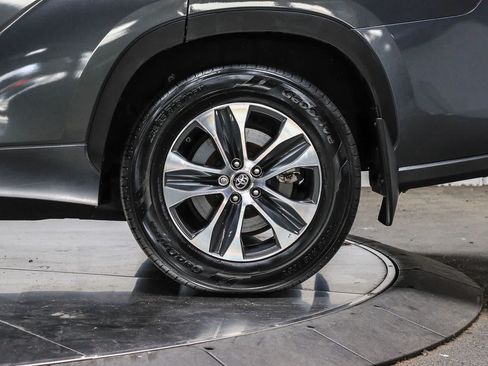 Used 2023 Toyota Highlander XLE FWD image 10