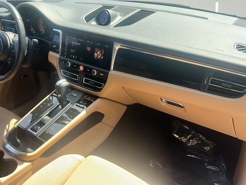 Certified 2026 Porsche Macan AWD/4WD image 20