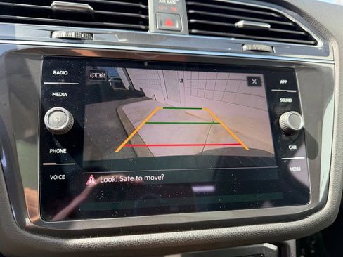 Used 2023 Volkswagen Tiguan SE w/ Panoramic Sunroof Package AWD/4WD image 24