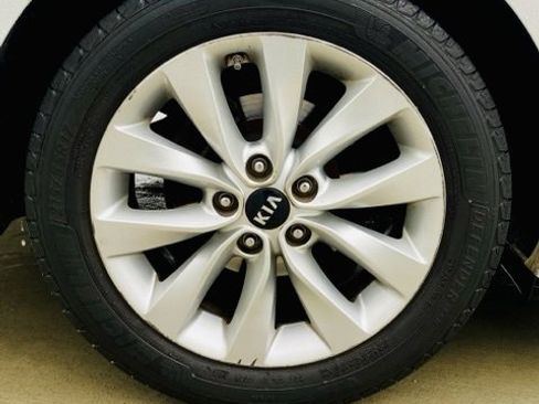 Used 2017 Kia Optima EX w/ Premium Package image 9