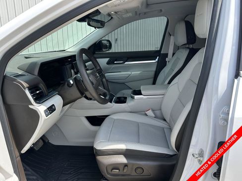 Used 2026 GMC Terrain Denali AWD/4WD image 3