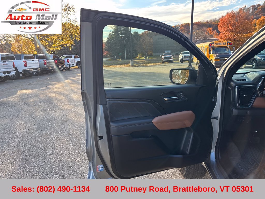 Used 2024 GMC Canyon AT4 w/ AT4 Premium Package AWD/4WD image 11
