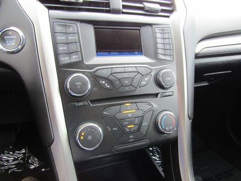Certified 2018 Ford Fusion SE FWD image 19