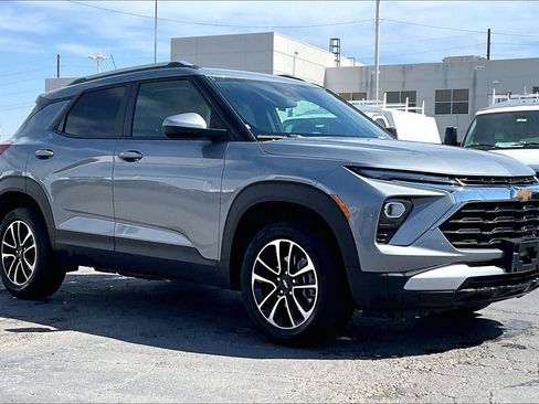 Used 2025 Chevrolet TrailBlazer LT image 1