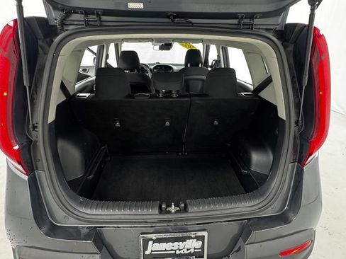 Used 2022 Kia Soul LX w/ Technology Package FWD image 16