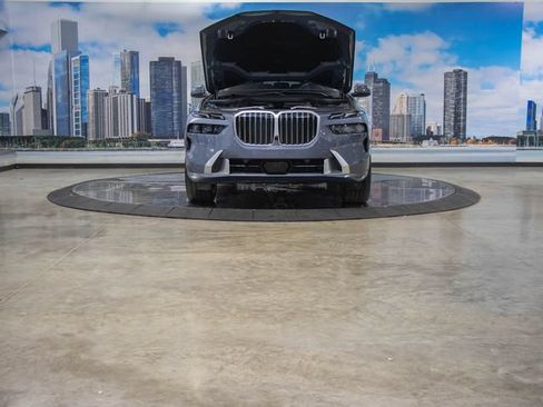 Used 2026 BMW X7 xDrive40i AWD/4WD image 3