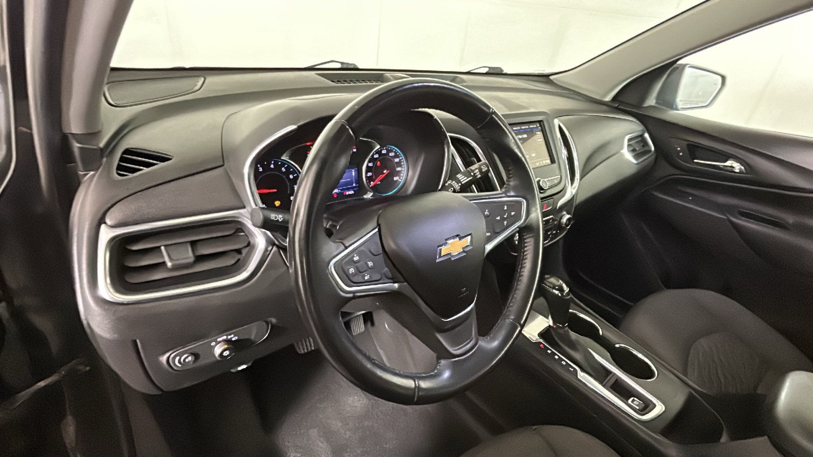 Used 2019 Chevrolet Equinox LT FWD image 17