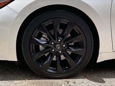 Used 2023 Nissan Maxima SR w/ Sport Mat Group FWD image 35