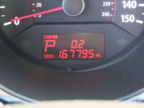 Used 2011 Kia Sorento 2WD image 8