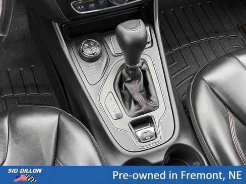 Used 2019 Jeep Cherokee Trailhawk w/ Comfort/Convenience Group AWD/4WD image 11