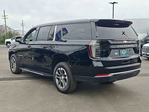 Certified 2025 Chevrolet Suburban LT w/ Comfort Package image 9