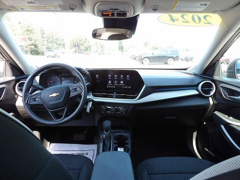 Certified 2024 Chevrolet Trax LS FWD image 33