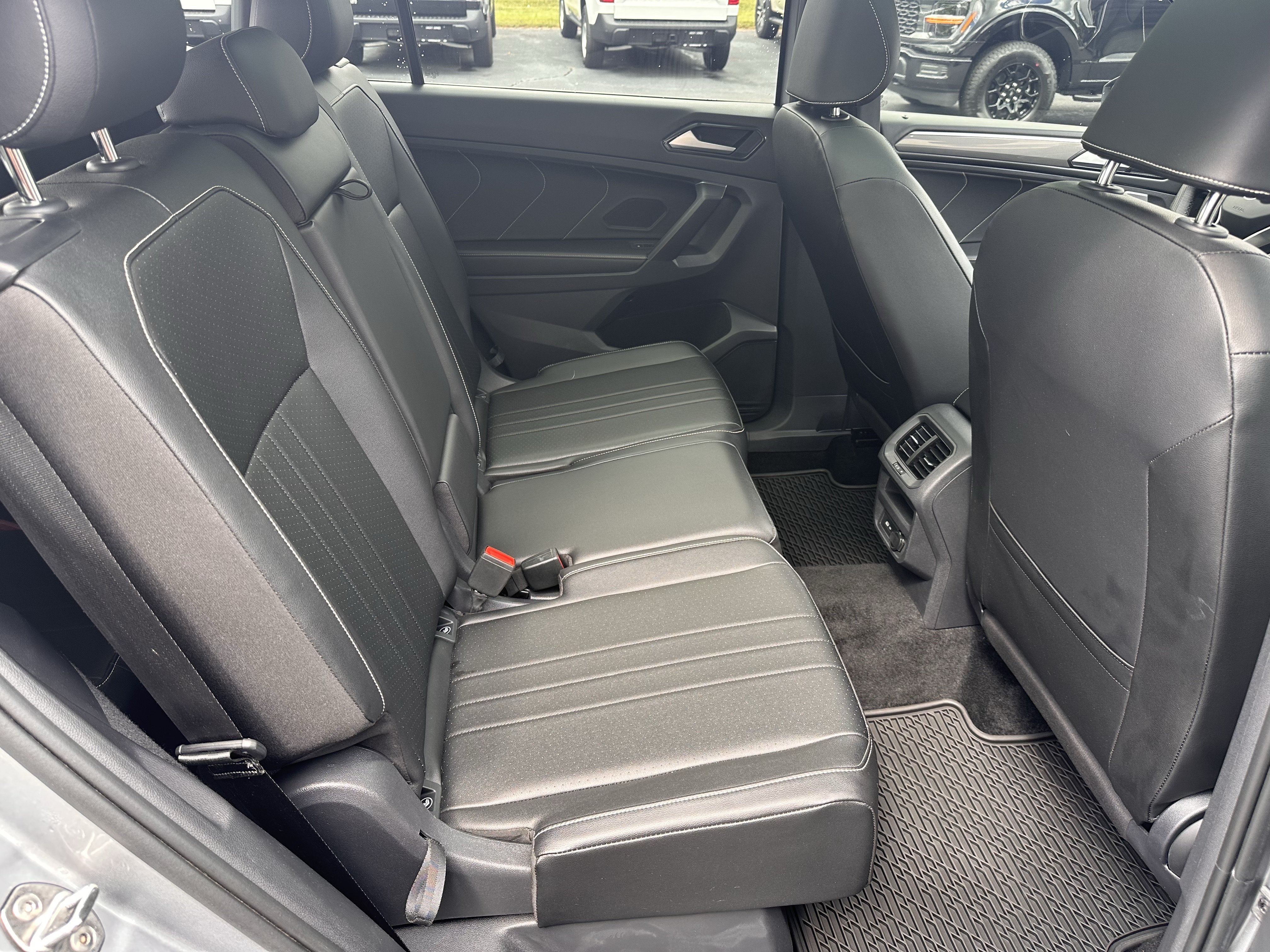 Used 2022 Volkswagen Tiguan SE R-Line FWD image 16