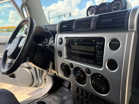 Used 2008 Toyota FJ Cruiser 4WD image 27