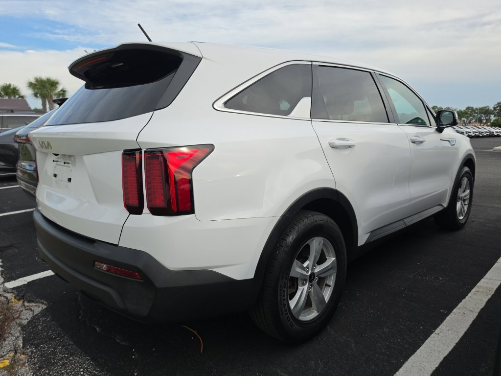 Certified 2023 Kia Sorento LX FWD image 15