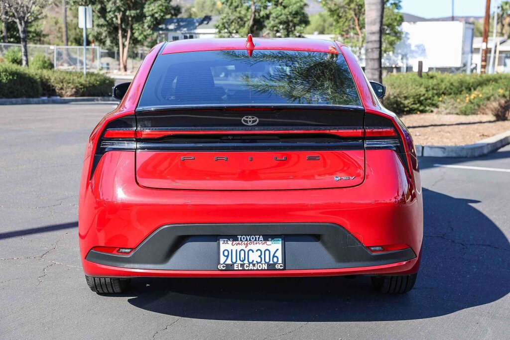 Certified 2025 Toyota Prius LE FWD image 20