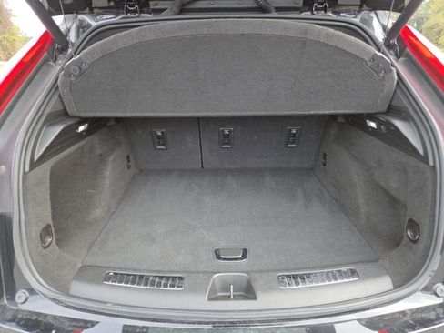 Used 2025 Cadillac XT4 Premium Luxury image 18