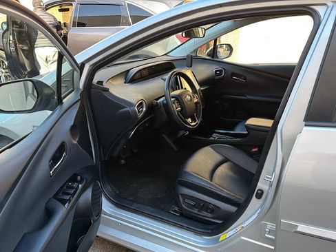 Used 2022 Toyota Prius Prime XLE FWD image 22