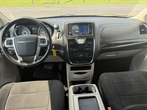 Used 2011 Chrysler Town & Country Touring FWD image 16