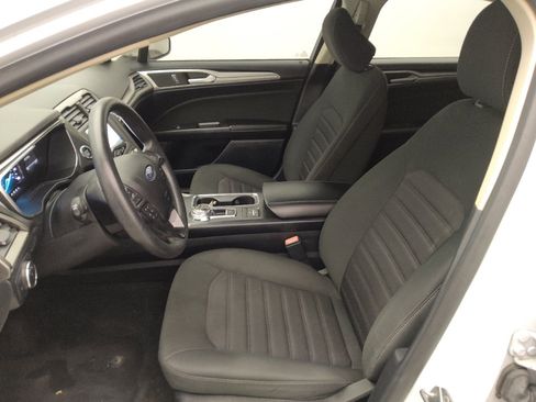 Used 2020 Ford Fusion SE FWD image 17