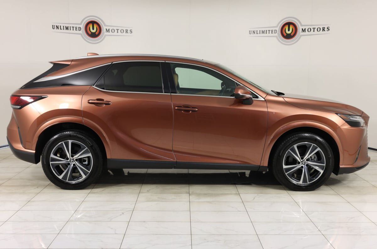 Used 2025 Lexus RX 350 Premium w/ Accessory Package AWD/4WD image 2