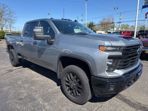 Used 2025 Chevrolet Silverado 2500 Custom w/ Custom Value Package image 3