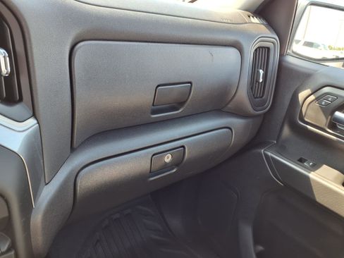 Used 2025 Chevrolet Silverado 1500 W/T image 11