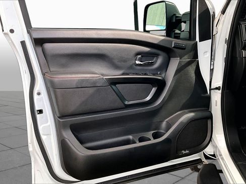 Used 2024 Nissan Titan PRO-4X w/ Pro-4x Convenience Package AWD/4WD image 22