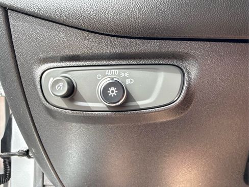 Used 2018 Chevrolet Equinox LS AWD/4WD image 21