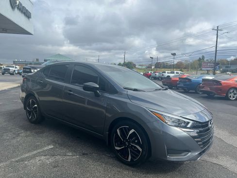 Used 2025 Nissan Versa SR w/ Trunk Package image 5