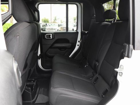 Used 2021 Jeep Gladiator Overland w/ LED Lighting Group image 33