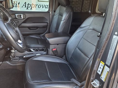 Used 2018 Jeep Wrangler Unlimited Sahara image 12