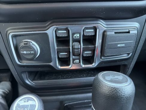 Used 2022 Jeep Wrangler Unlimited Sport AWD/4WD image 59